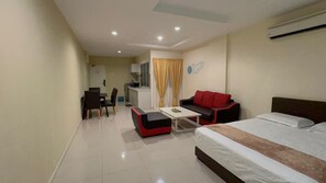 2 bedrooms, iron/ironing board, WiFi, bed sheets - Laguna Apartment 2 Homestay (Lumut)