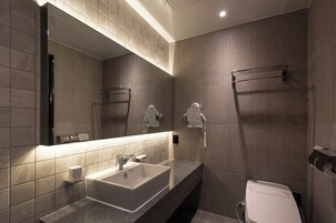 Artículos de tocador gratuitos, secador de pelo, batas, jabón