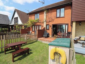 Outdoor dining - Kingsmere (Norwich)