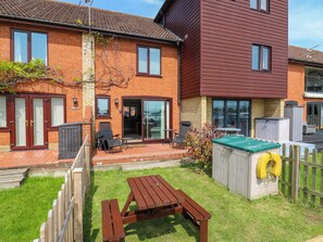 Outdoor dining - Kingsmere (Norwich)