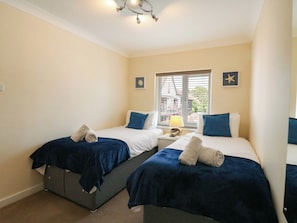 2 habitaciones, decoración personalizada y muebles diferentes
