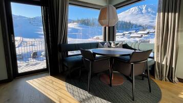 Family Room Mountain View | ๋ฌด๋ฃ WiFi, ์นจ๋ ์ํธ