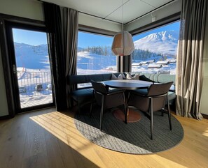 Family Room Mountain View | Free WiFi, bed sheets