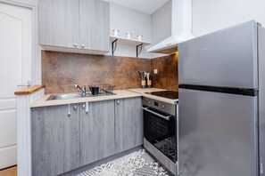 Fridge, microwave, oven, stovetop - L’Échappée Gaillacoise – Cosy Duplex (Gaillac)