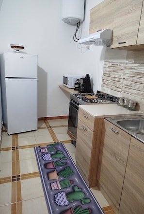 Micro-ondes, four, plaque de cuisson, serviettes en papier