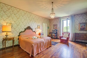 Standard Villa, Multiple Bedrooms, 2 Bathrooms (Villa Fiora Tra Le Colline E Il Lago) | 4 bedrooms, iron/ironing board, free WiFi, bed sheets - Villa Fiora Tra Le Colline E Il Lago (Corte Franca)