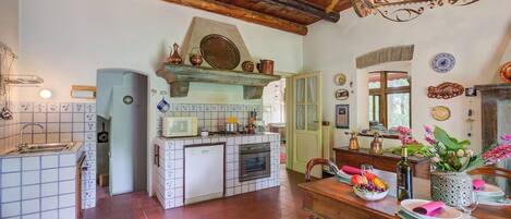 Standard Villa, Multiple Bedrooms, 2 Bathrooms (Villa Fiora Tra Le Colline E Il Lago) | Private kitchen