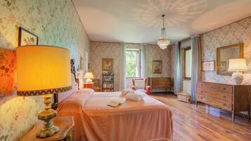 Vila Standar, beberapa kamar, 2 kamar mandi (Villa Fiora Tra Le Colline E Il Lago) | 4 kamar tidur, setrika/meja setrika, Wi-Fi gratis, dan seprai linen