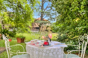 Standard Villa, 4 Bedrooms, 2 Bathrooms (Villa Fiora Tra Le Colline E Il Lago) | Outdoor dining - Villa Fiora Tra Le Colline E Il Lago Private Garden + Parking (Corte Franca)