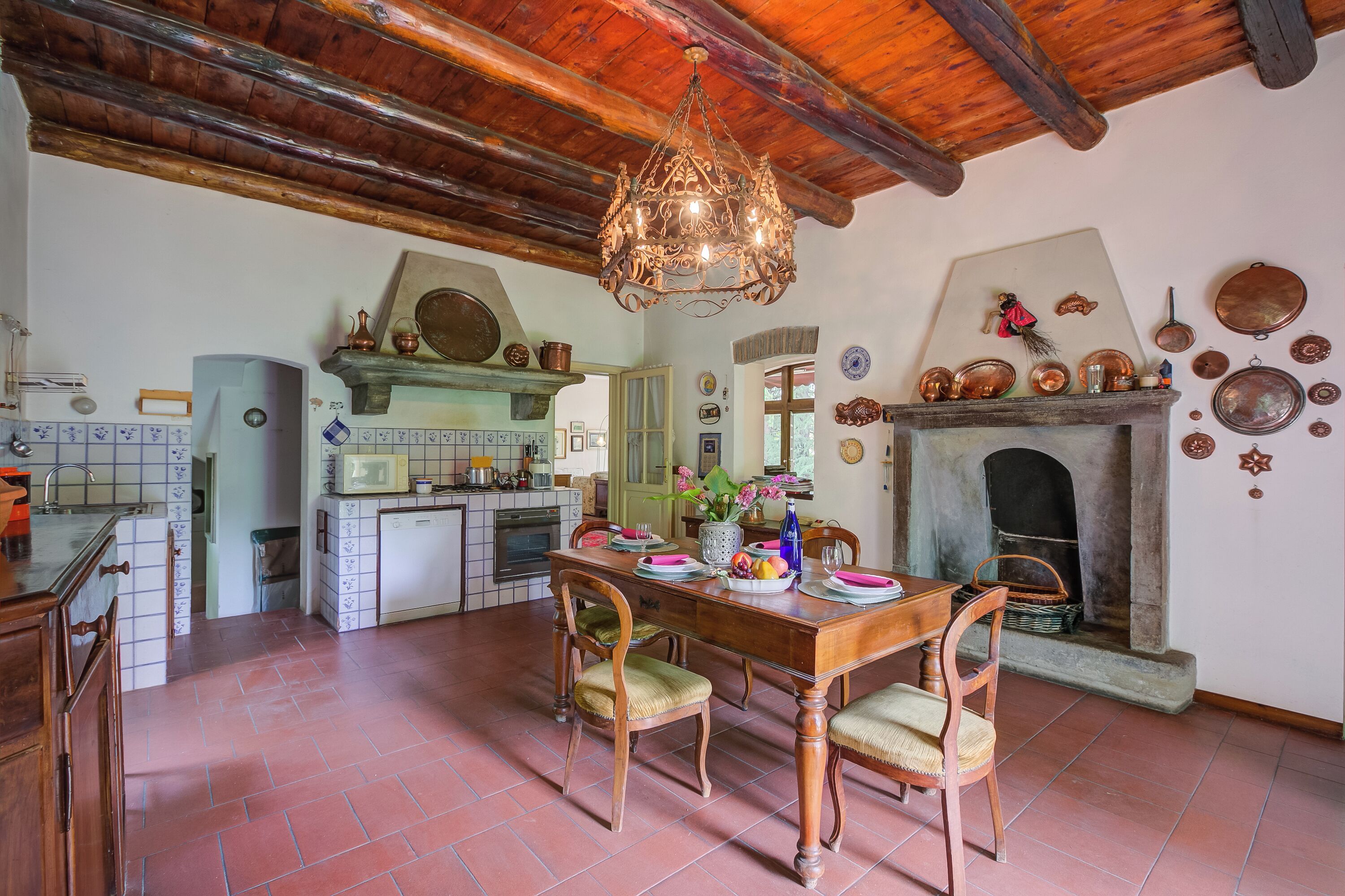 Villa estándar, varias habitaciones, 2 baños (Villa Fiora Tra Le Colline E Il Lago) | Cocina privada | Frigorífico, microondas, horno y placa de cocina