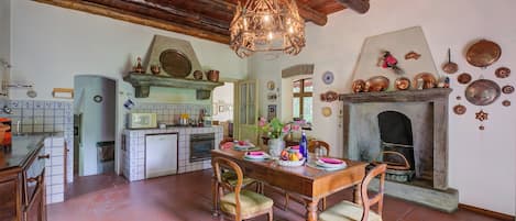 Standard Villa, Multiple Bedrooms, 2 Bathrooms (Villa Fiora Tra Le Colline E Il Lago) | Private kitchen