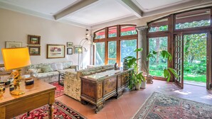 標準別墅, 4 間臥室, 2 間浴室 (Villa Fiora Tra Le Colline E Il Lago) | 客廳 | 智能電視