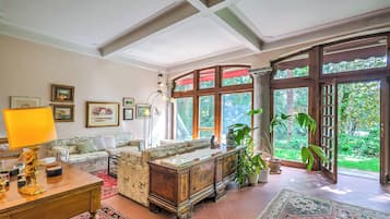 Vila Standar, 4 kamar tidur, 2 kamar mandi (Villa Fiora Tra Le Colline E Il Lago) | Area keluarga | Smart TV