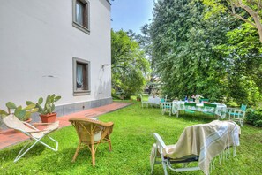 Outdoor dining - Villa Fiora Tra Le Colline E Il Lago (Corte Franca)