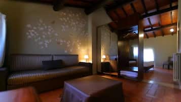 Superior Quadruple Room | In-room safe, desk, soundproofing, free WiFi