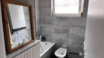 Whirlpool, Haartrockner, Bidet, Handtücher