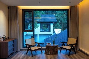 Quarto casal premier, vista para a colina | Roupas de cama premium, edredons de pluma