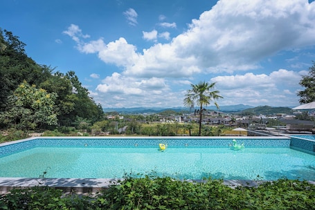 Seasonal outdoor pool, open 7:00 AM to 10:00 PM, pool umbrellas