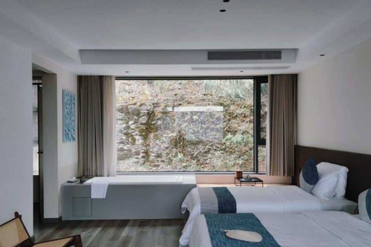 Signature Twin Room, Hill View | Premium bedding, down duvets, free minibar, individually decorated