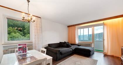 Ferienwohnung 'Panorama-Perle' mit Bergblick, Balkon und Wi-Fi