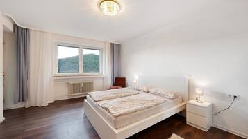 3 bedrooms, iron/ironing board, WiFi