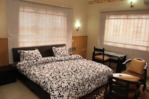 Comfort Room, Balcony, City View | Desk, laptop workspace, soundproofing, free WiFi - DOA Hotel and Suites (Ilorin)