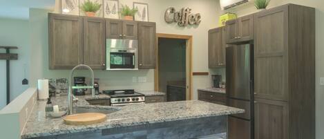 Refrigerador, microondas, horno y parrilla de estufa