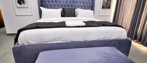 5 quartos, ferros/tábuas de passar roupa, Wi-Fi, roupa de cama