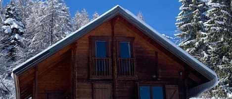 تفاصيل الفندق من الخارج