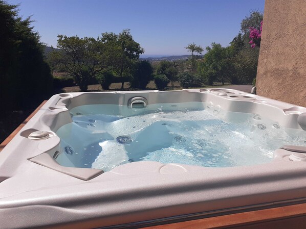 Bain à remous extérieur