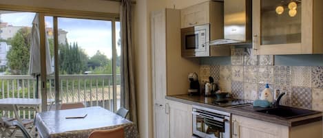 Oven, dishwasher