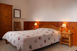 3 bedrooms, travel crib