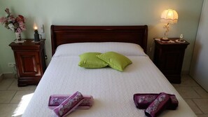 1 bedroom, travel cot, free WiFi