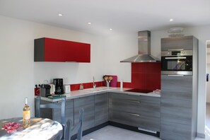 Microondas, horno y lavavajillas 