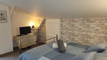 1 bedroom, travel crib, free WiFi