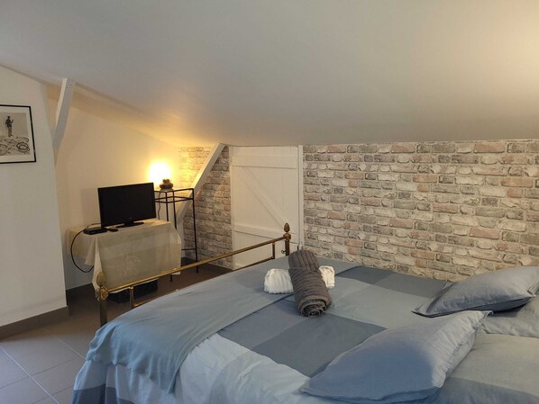 1 bedroom, travel cot, free WiFi