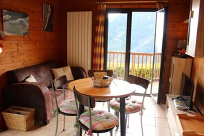 TV - Le Chalet des Trolles (VENANSON)