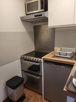 Microwave, dishwasher