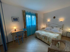 2 Schlafzimmer, Reisekinderbett, kostenloses WLAN