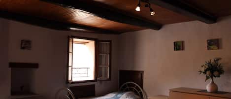 Travel cot