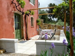 屋外ダイニングエリア