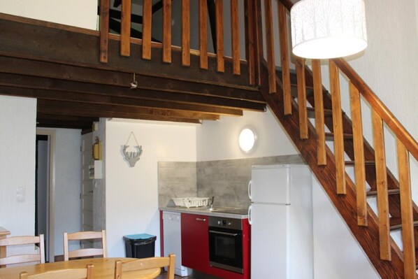 Microwave, oven, dishwasher - Les Chardons - ROUBION (ROUBION)