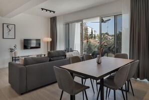 TV - Phaedrus Living: Travertine Residences 101 (Strovolos)