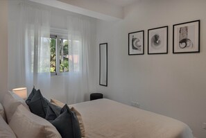 2 quartos, ferros/tábuas de passar roupa, Wi-Fi, roupa de cama