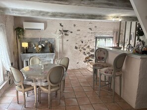 Dining - Le Moulin de la Source (FONTAN)
