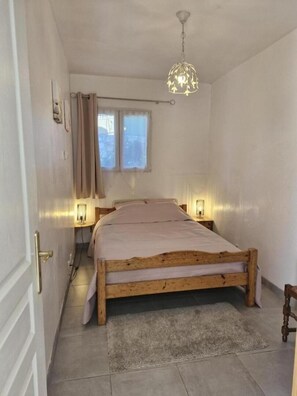 2 Schlafzimmer, Reisekinderbett, kostenloses WLAN
