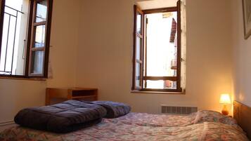 1 bedroom, travel cot, free WiFi