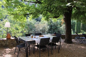 Outdoor dining - Le Mas du Pelerin - AURIBEAU-SUR-SIAGNE (AURIBEAU-SUR-SIAGNE)