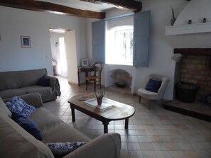 Télévision, cheminée