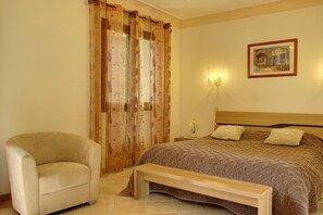 4 habitaciones, cuna de viaje y wifi gratis 